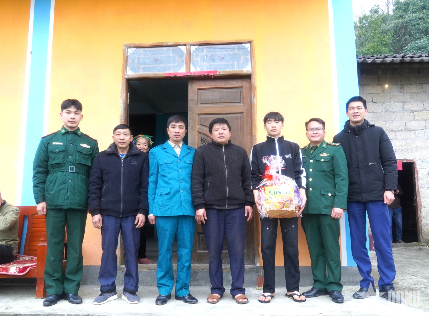 Đồn Biên phòng Cửa khẩu Săm Pun thăm, động viên thanh niên chuẩn bị nhập ngũ năm 2026

